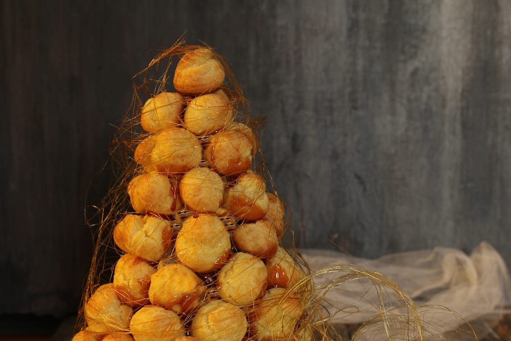 Choosing a Croquembouche Wedding Cake