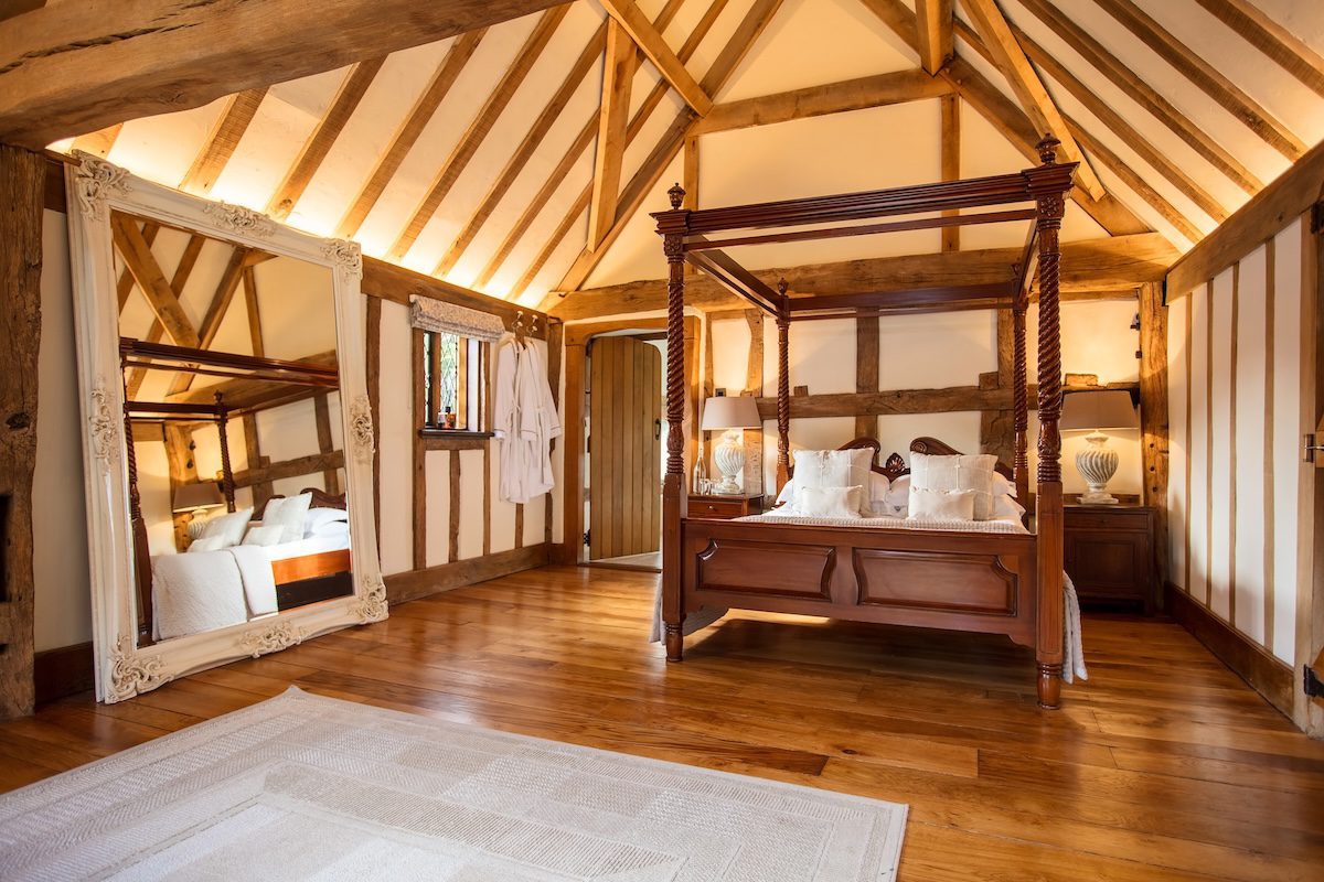 overnight accommodation Cain Manor Hampshire